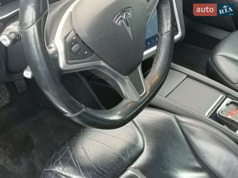 Лифтбек Tesla Model S 2015 в Кропивницком
