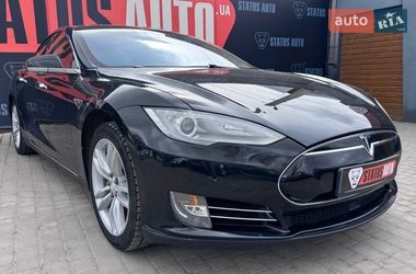Лифтбек Tesla Model S 2015 в Виннице