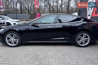 Лифтбек Tesla Model S 2015 в Виннице