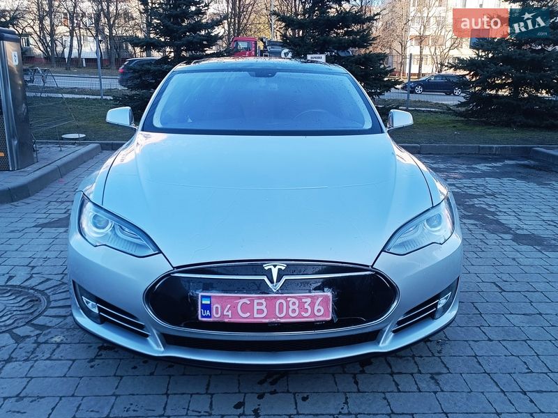 Ліфтбек Tesla Model S 2013 в Львові