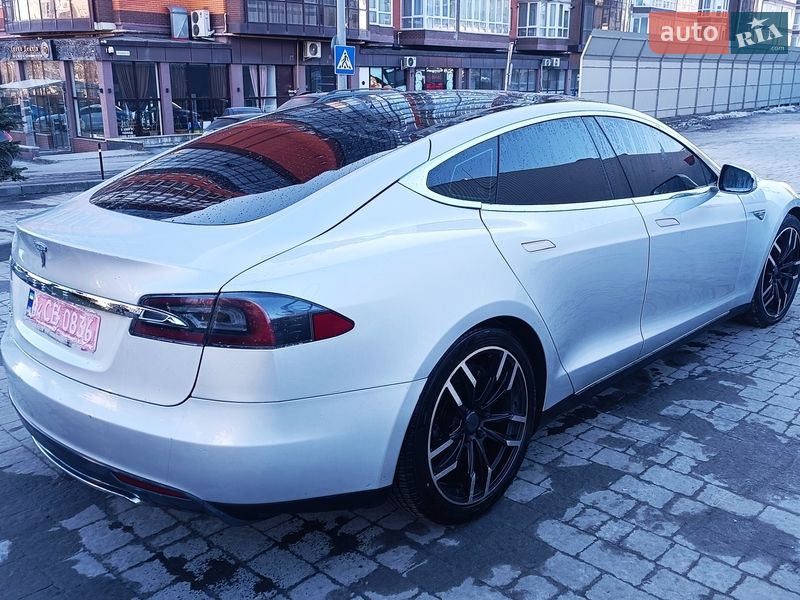 Ліфтбек Tesla Model S 2013 в Львові