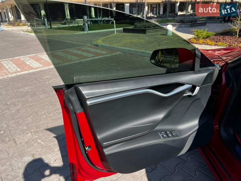 Ліфтбек Tesla Model S 2016 в Софіївській Борщагівці фото 18 Ліфтбек Tesla Model S 2016 в Софіївській Борщагівці