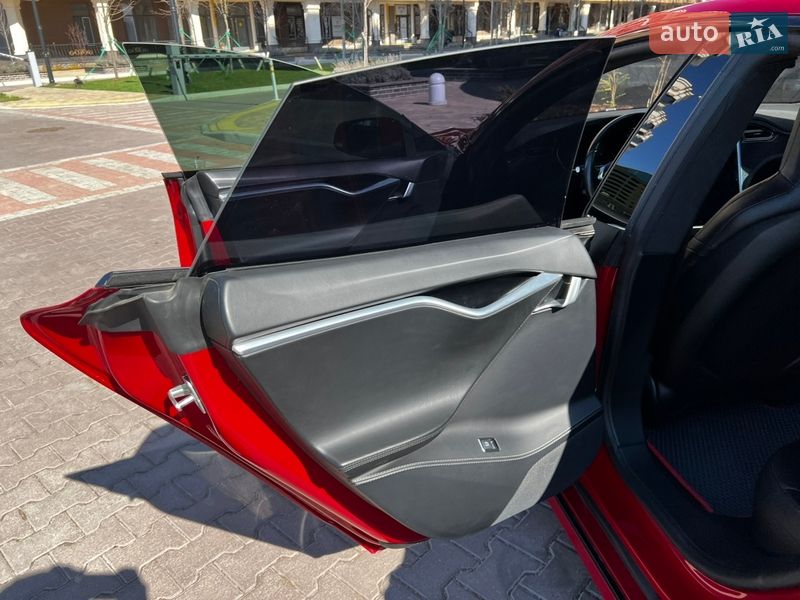 Ліфтбек Tesla Model S 2016 в Софіївській Борщагівці фото 39 Ліфтбек Tesla Model S 2016 в Софіївській Борщагівці