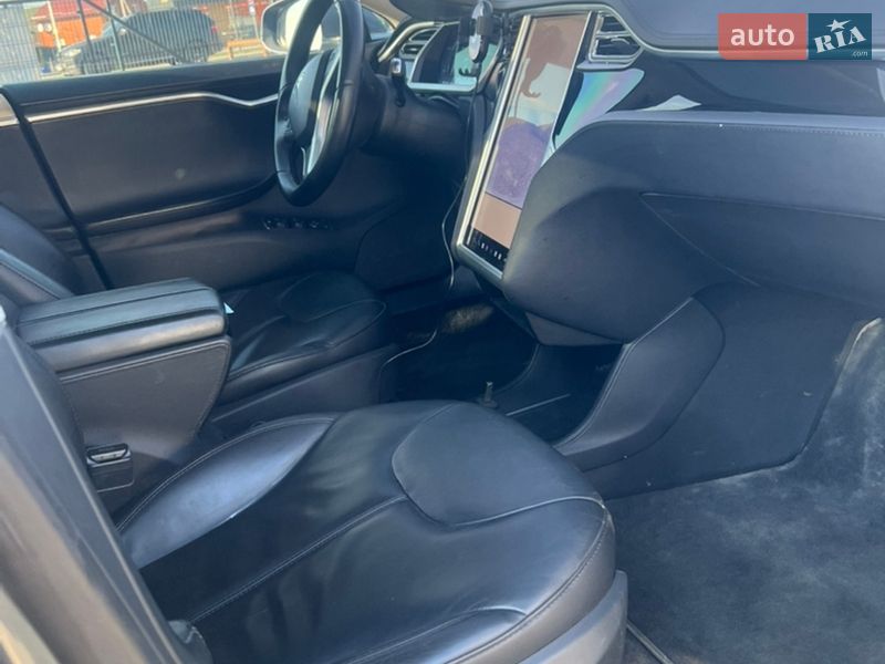 Лифтбек Tesla Model S 2013 в Луцке