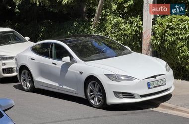 Ліфтбек Tesla Model S 2015 в Києві