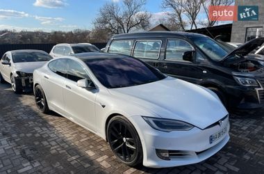 Лифтбек Tesla Model S 2017 в Кропивницком