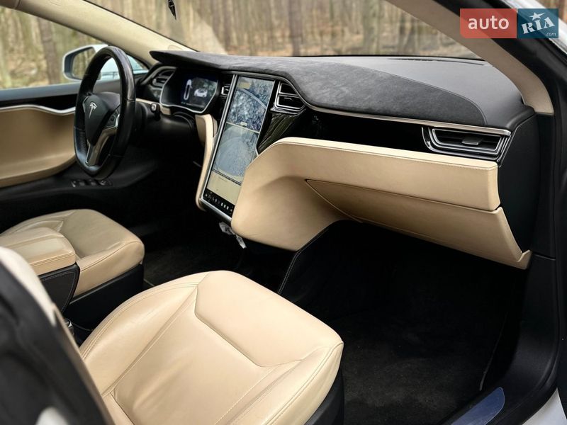 Ліфтбек Tesla Model S 2015 в Кропивницькому