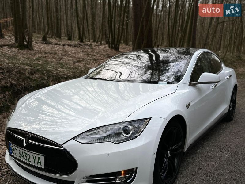 Ліфтбек Tesla Model S 2015 в Кропивницькому