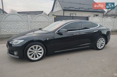 Лифтбек Tesla Model S 2016 в Дубно