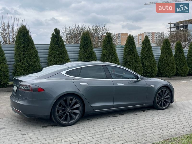 Ліфтбек Tesla Model S 2013 в Львові