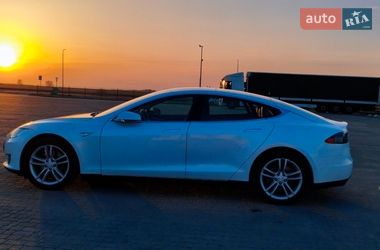Лифтбек Tesla Model S 2015 в Радивилове