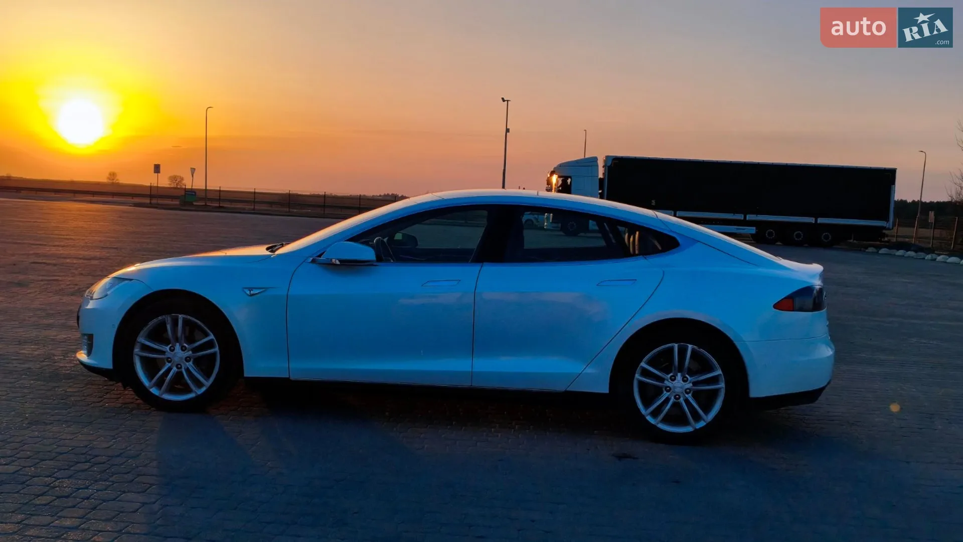 2015 Tesla Model S - мініатюра 4