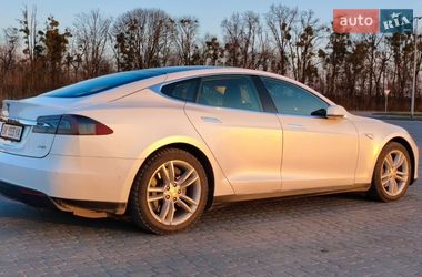 Лифтбек Tesla Model S 2015 в Радивилове