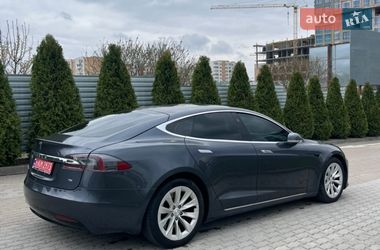 Лифтбек Tesla Model S 2017 в Львове