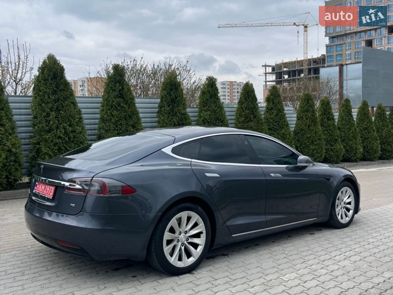 Лифтбек Tesla Model S 2017 в Львове