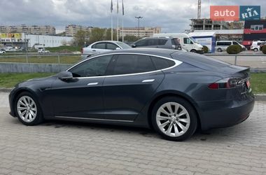 Лифтбек Tesla Model S 2017 в Львове
