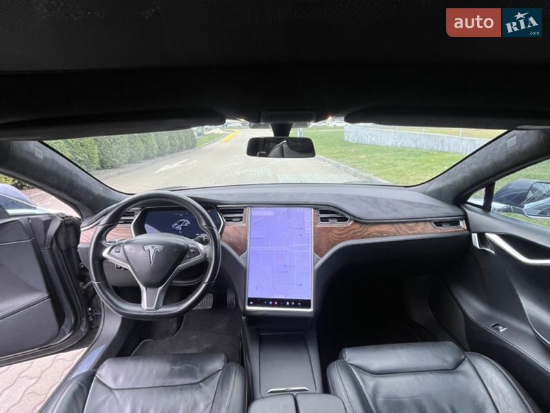 Лифтбек Tesla Model S 2017 в Львове