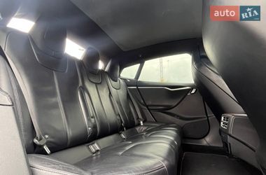 Лифтбек Tesla Model S 2017 в Львове
