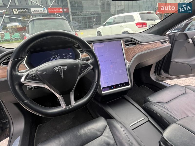 Лифтбек Tesla Model S 2017 в Львове
