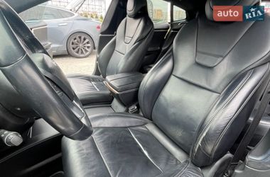 Лифтбек Tesla Model S 2017 в Львове