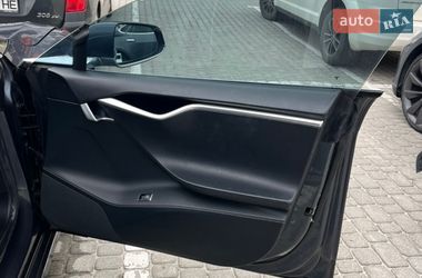 Лифтбек Tesla Model S 2017 в Львове
