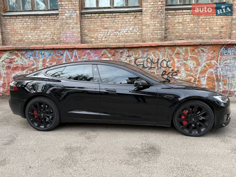 Ліфтбек Tesla Model S 2018 в Києві