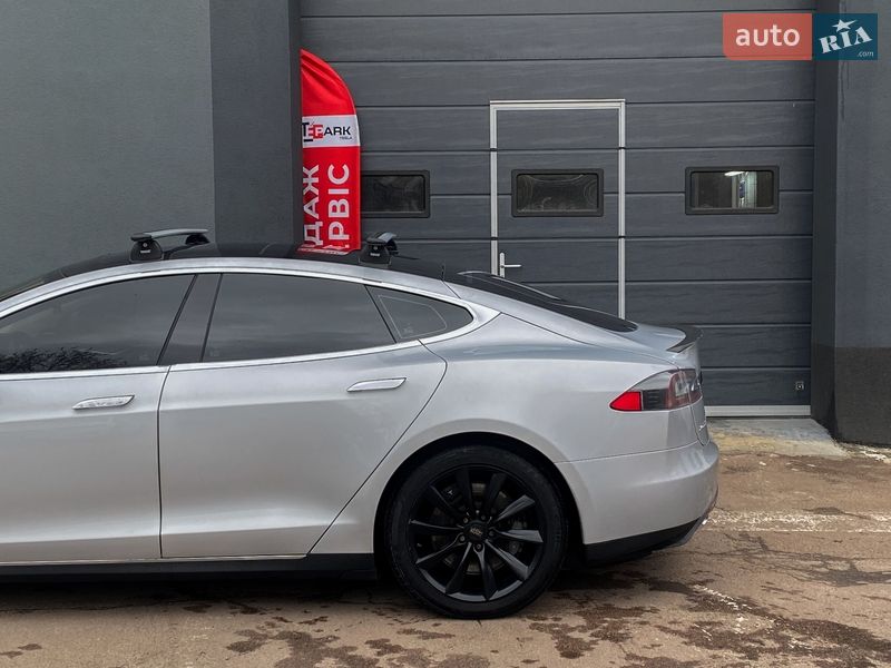 Лифтбек Tesla Model S 2013 в Киеве
