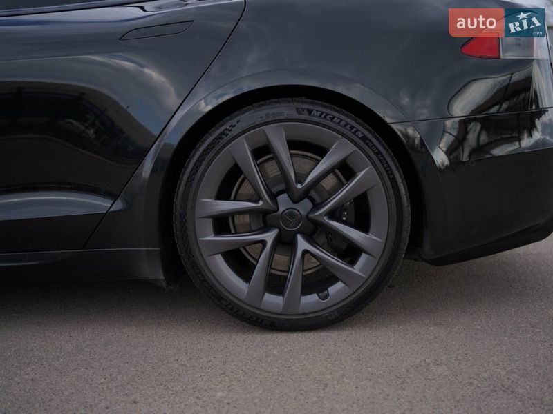 Лифтбек Tesla Model S 2021 в Кривом Роге