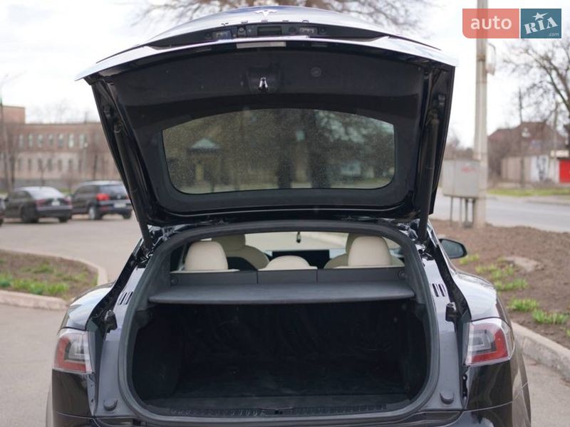 Лифтбек Tesla Model S 2021 в Кривом Роге