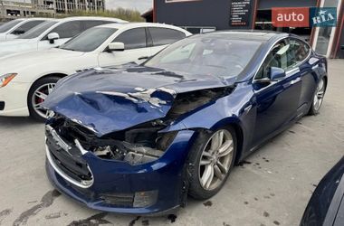 Ліфтбек Tesla Model S 2016 в Львові