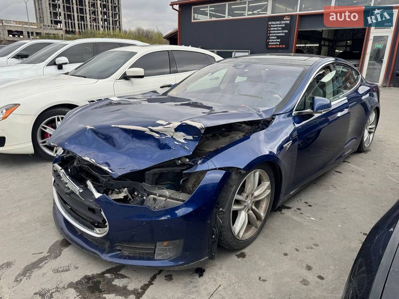 Лифтбек Tesla Model S 2016 в Львове фото Лифтбек Tesla Model S 2016 в Львове