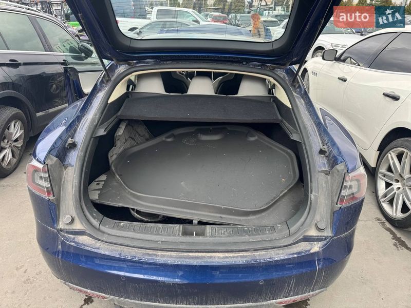 Лифтбек Tesla Model S 2016 в Львове фото 6 Лифтбек Tesla Model S 2016 в Львове