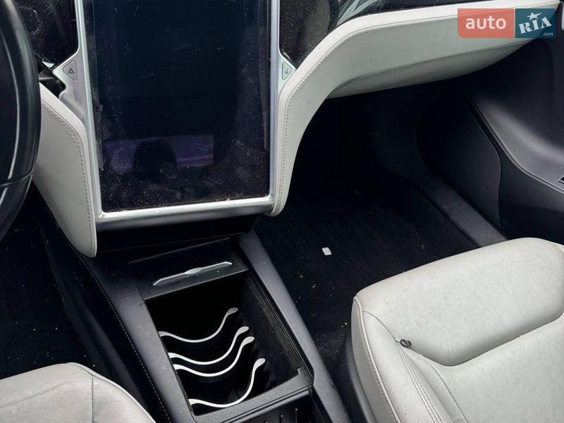 Лифтбек Tesla Model S 2016 в Львове фото 13 Лифтбек Tesla Model S 2016 в Львове