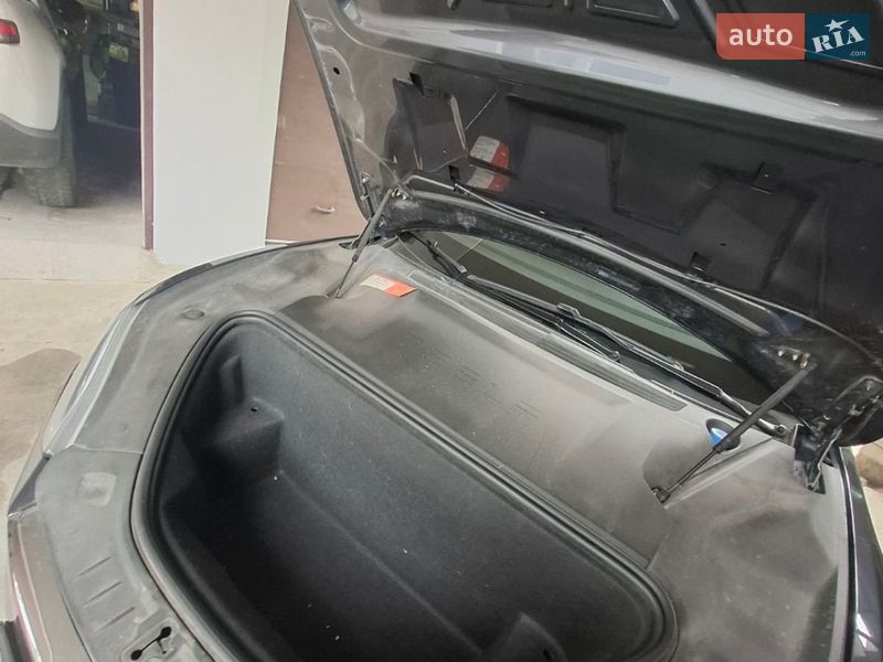 Лифтбек Tesla Model S 2017 в Днепре