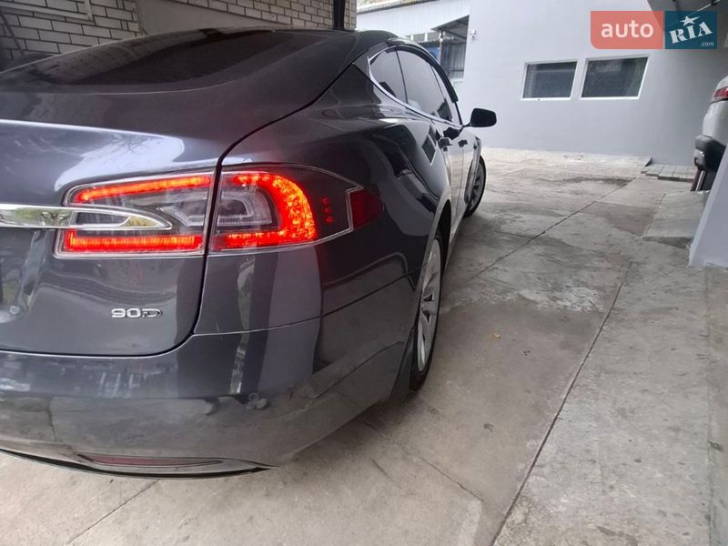 Лифтбек Tesla Model S 2017 в Днепре