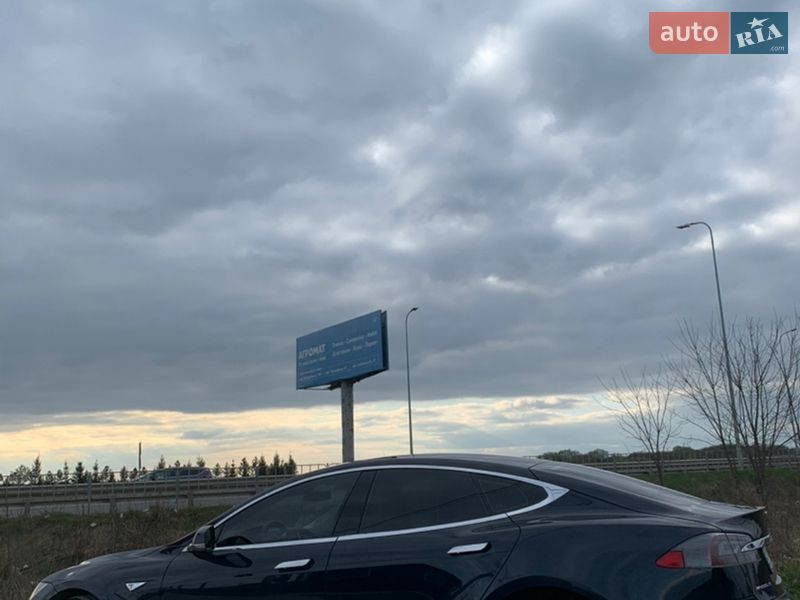 Ліфтбек Tesla Model S 2013 в Львові