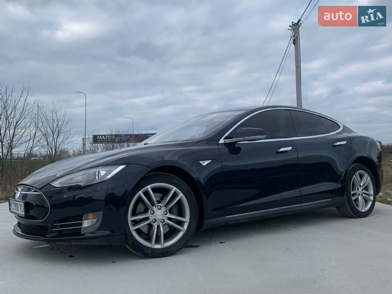Ліфтбек Tesla Model S 2013 в Львові