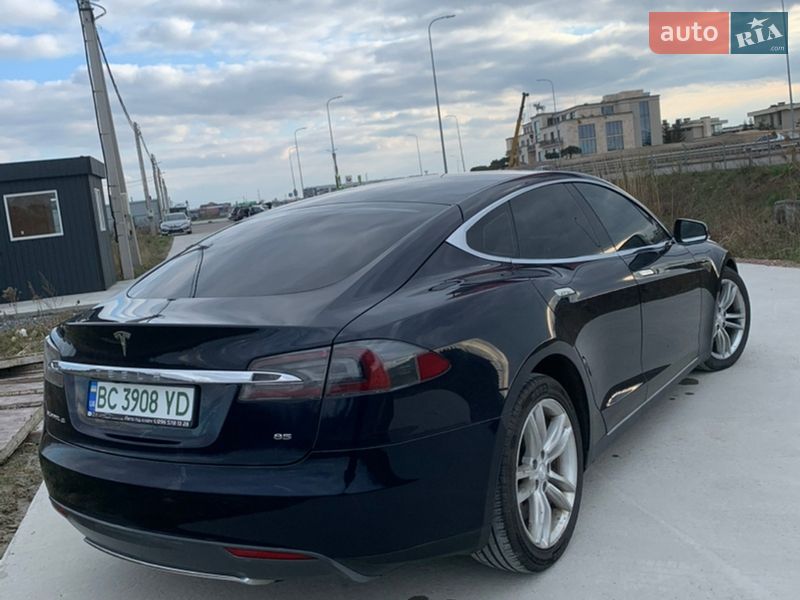 Ліфтбек Tesla Model S 2013 в Львові