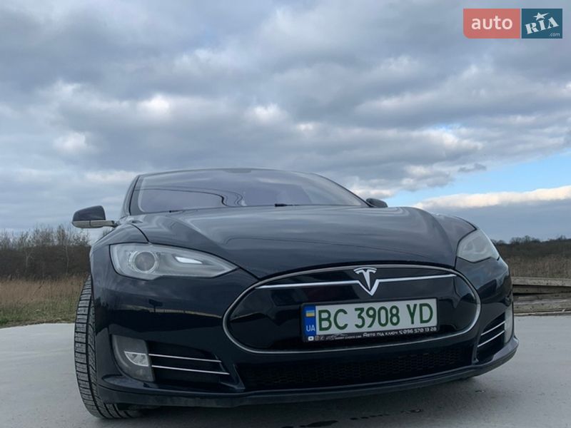 Ліфтбек Tesla Model S 2013 в Львові