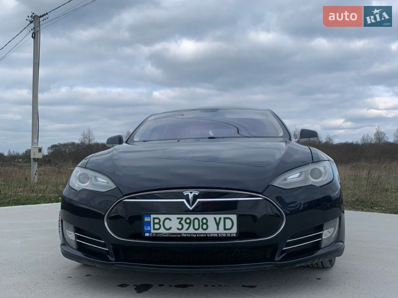 Ліфтбек Tesla Model S 2013 в Львові
