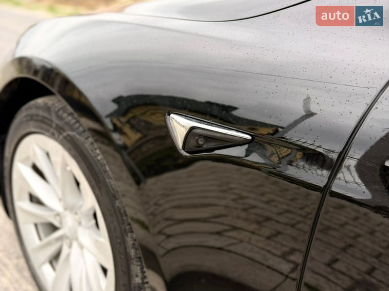 Лифтбек Tesla Model S 2017 в Тернополе
