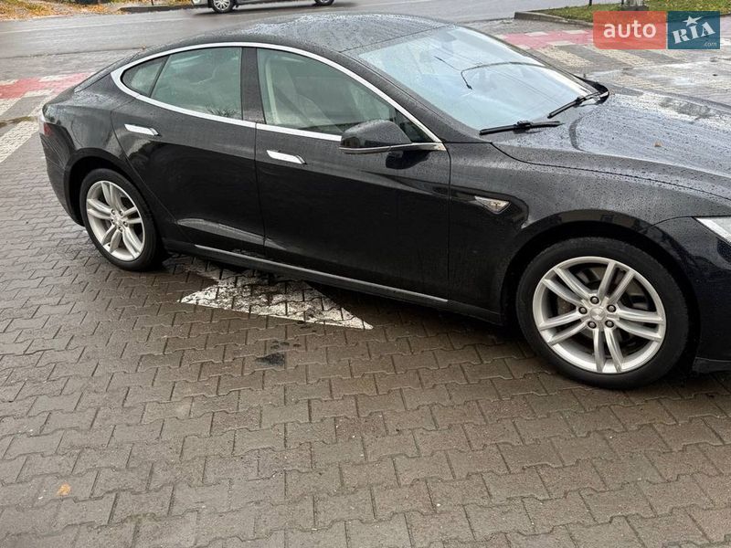Лифтбек Tesla Model S 2014 в Кременчуге