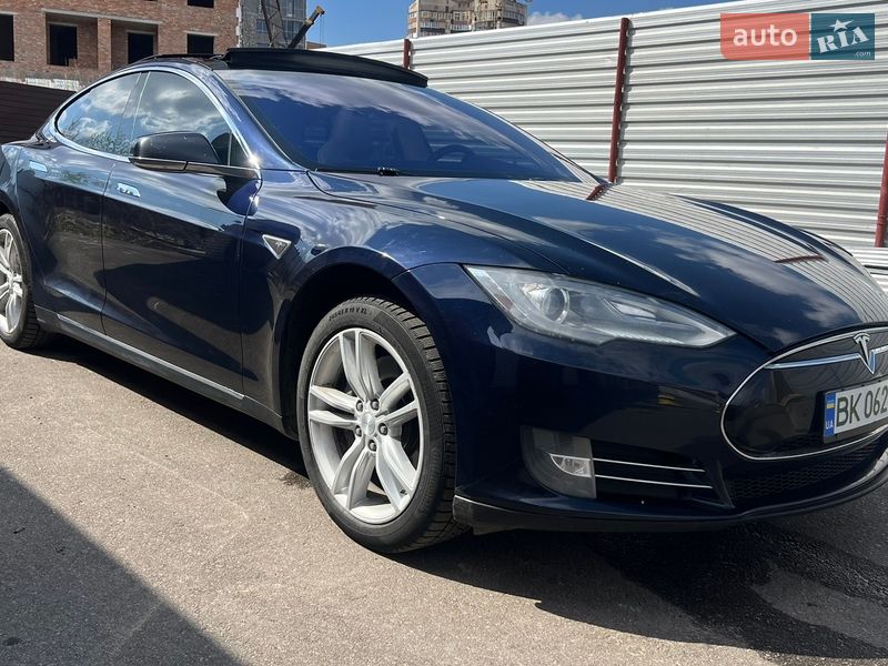 Лифтбек Tesla Model S 2014 в Ровно фото 3 Лифтбек Tesla Model S 2014 в Ровно