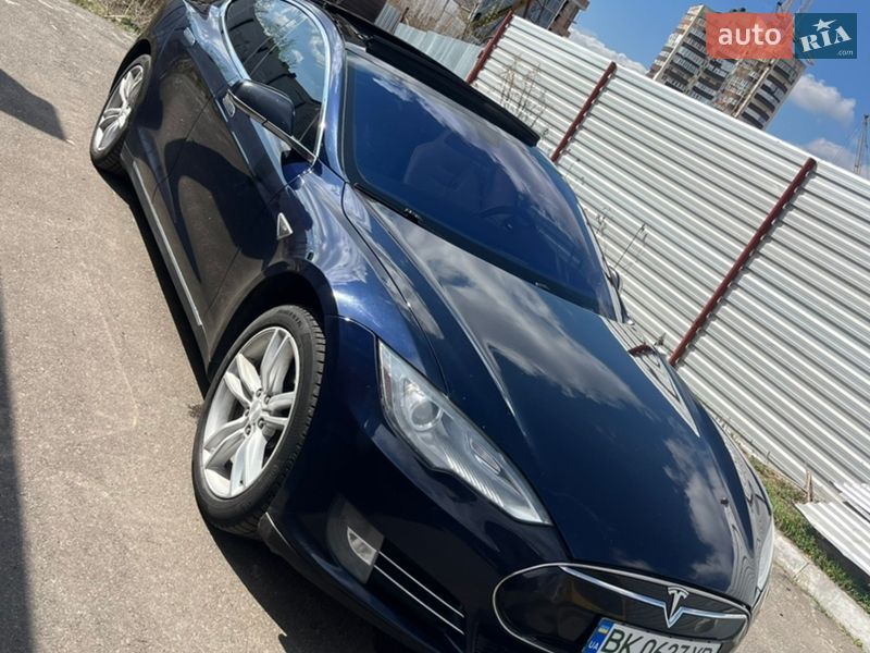 Лифтбек Tesla Model S 2014 в Ровно фото 2 Лифтбек Tesla Model S 2014 в Ровно