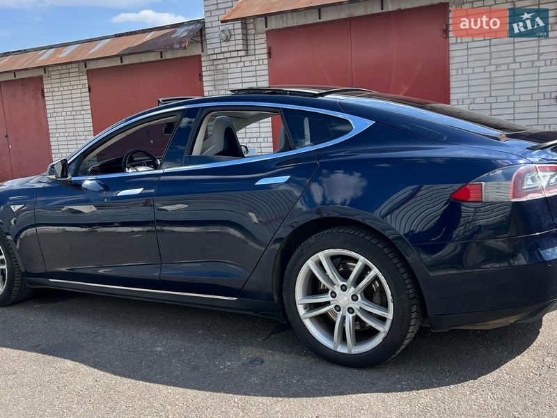 Ліфтбек Tesla Model S 2014 в Рівному