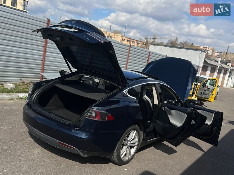 Ліфтбек Tesla Model S 2014 в Рівному