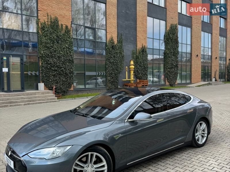 Ліфтбек Tesla Model S 2014 в Чернівцях