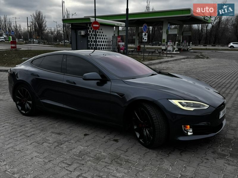 Tesla Model S 2019
