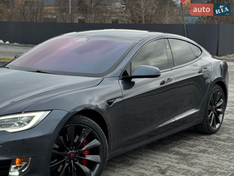 Лифтбек Tesla Model S 2019 в Днепре