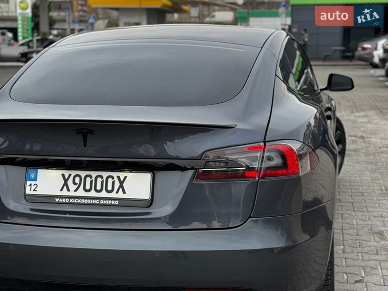 Лифтбек Tesla Model S 2019 в Днепре